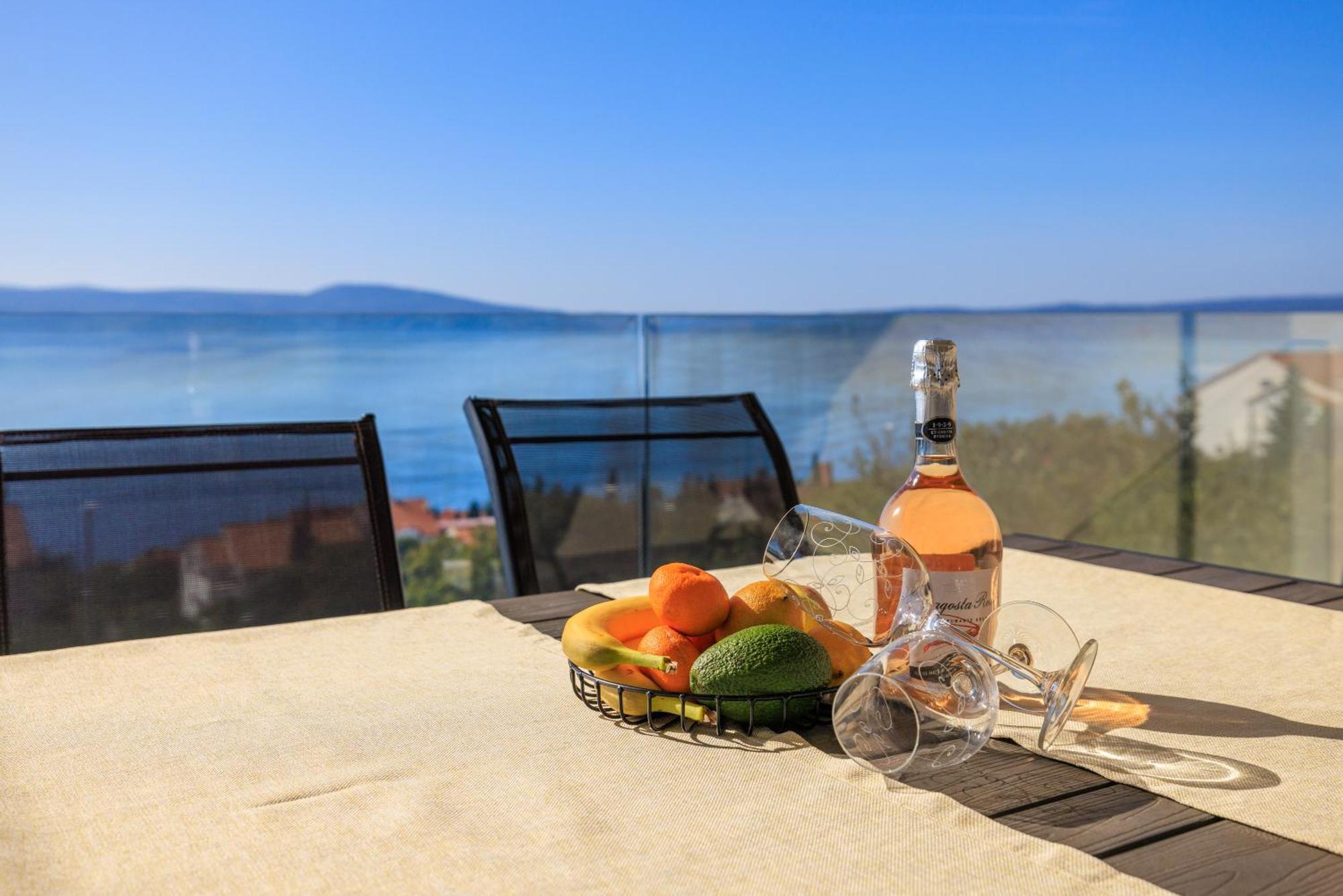 Apartmani Tijana Novi Vinodolski Ngoại thất bức ảnh