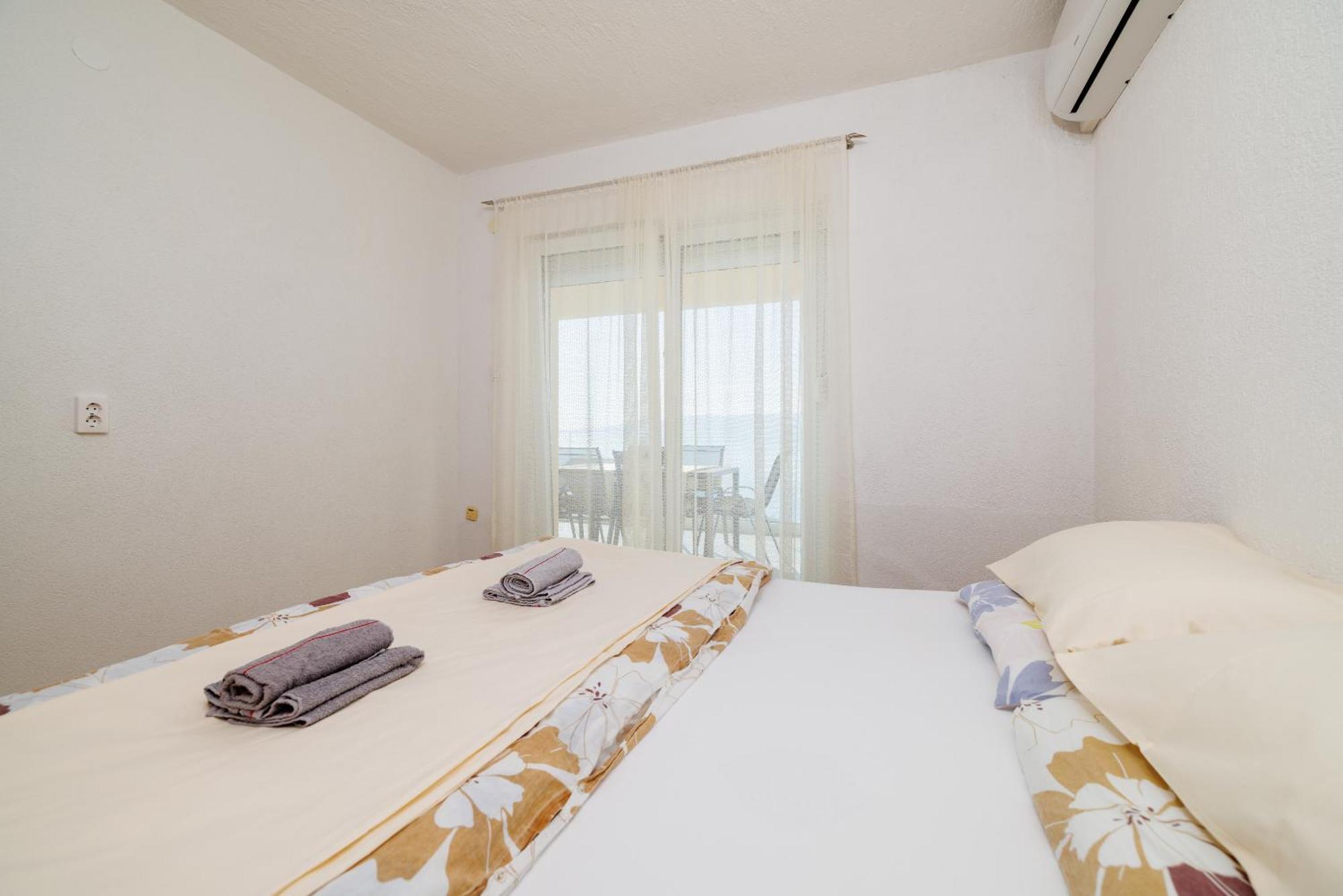 Apartmani Tijana Novi Vinodolski Ngoại thất bức ảnh