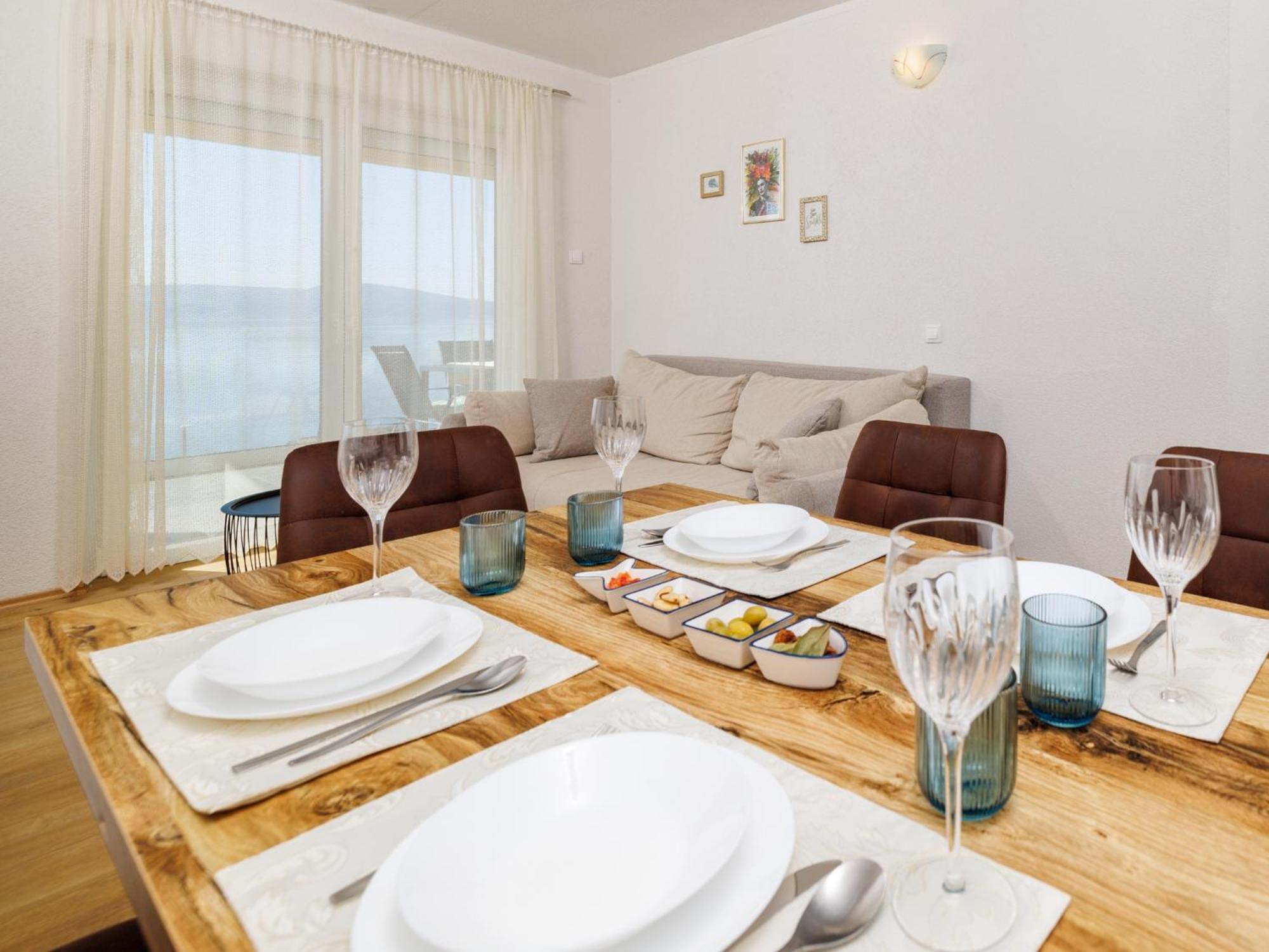 Apartmani Tijana Novi Vinodolski Ngoại thất bức ảnh
